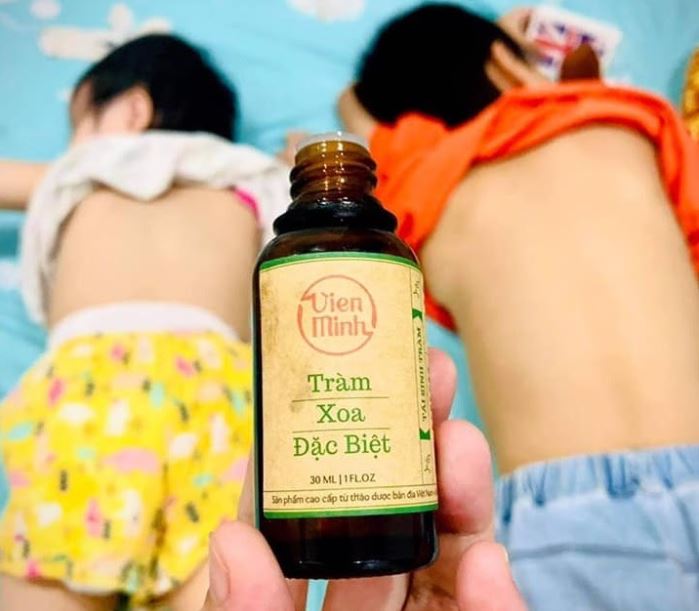 Sử dụng tinh dầu tràm xoa đặc biệt để massage cho bé