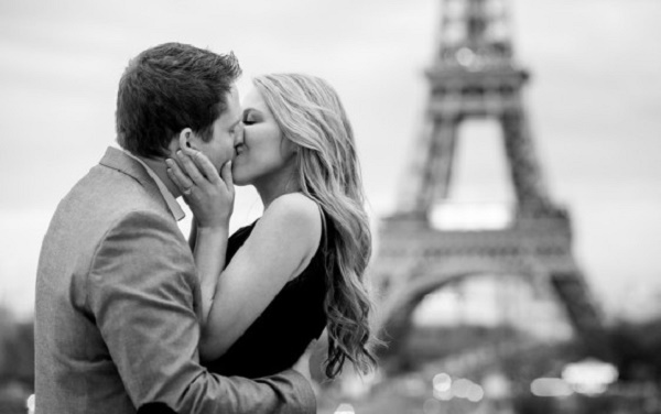 Nụ hôn kiểu Pháp mang ý nghĩa truyền tải thông điệp tình yêu và sự hạnh phúc
