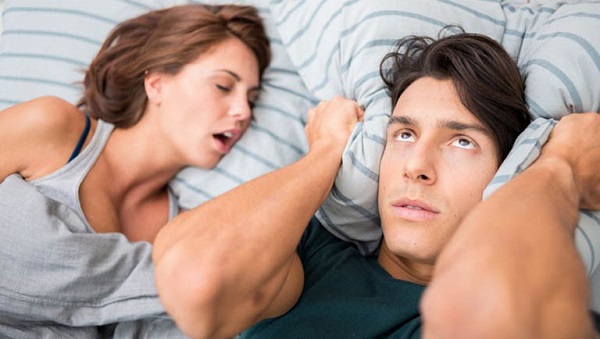 Ngáy ngủ ở phụ nữ có thể ảnh hưởng đến cuộc sống hôn nhân