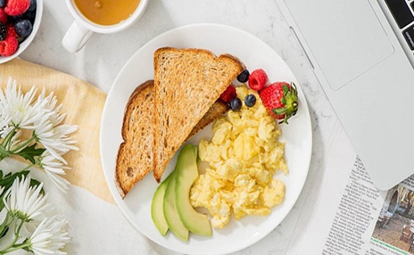 Bữa sáng cho người bị đau dạ dày cần đảm bảo tốt cho tiêu hoá, dạ dày và bổ sung đủ năng lượng