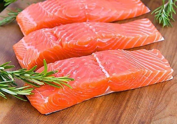 Trong các loại cá béo có chứa rất nhiều hàm lượng vitamin D đặc biệt là cá hồi