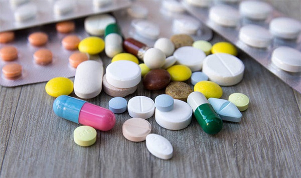 Các nhóm thuốc thường dùng trong viêm xoang như giảm đau, kháng histamin, kháng sinh,...