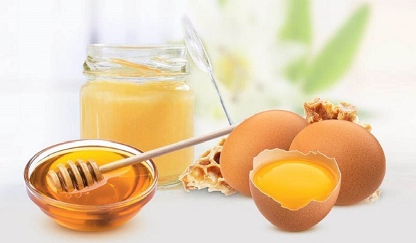 Trong trứng gà và mật ong có chứa nhiều chất dinh dưỡng tốt cho sinh lý nam