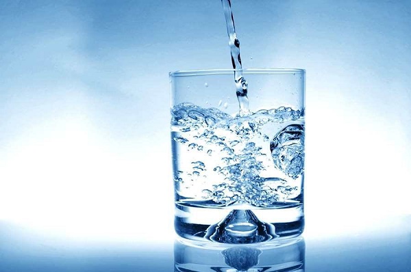 Mỗi ngày nên uống ít nhất 1,5-2 lít nước bổ sung cho cơ thể