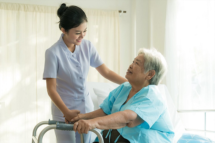 Sự cần thiết của dịch vụ thuê người chăm sóc bệnh nhân Hà Nội.